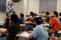El mandatario criticó a los universitarios que piensan que el capitalismo 'es la solución' a los problemas de los países