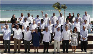 Foto de “familia” de los mandatarios asistentes a la Cumbre del Grupo de Río en Cancún
