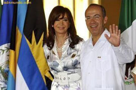 Cristina Fernández de Kirchner junto al presidente mexicano Felipe Calderón