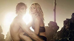 Shakira y Rafael Nadal aparecen semi desnudos en un video