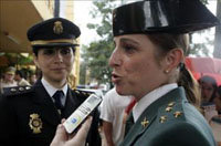 La inspectora del Cuerpo Nacional de la Policía de España, Catalina Polán, (i) y la capitana de la Guardia Civil, Ana María Muñoz 

