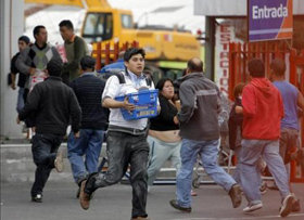 El saqueo a supermercados trajo el caos, el desórden y la violencia a las calles de Concepción