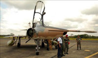 Vista general de uno de los tres primeros aviones Mirage-50 donados por Venezuela a Ecuador. 