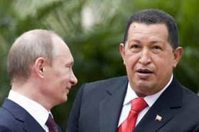 Hugo Chávez (d), con el primer ministro ruso, Vladímir Putin, este  viernes 2 de abril 