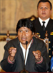 Morales:Policía y militares deberán aprender quechua y aymará
