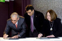 Diego Hernández (c), ingeniero civil de minas de la École Nationale Superieure des Mines de Paris