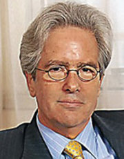 El secretario de Estado adjunto de Estados Unidos para el Hemisferio Occidental, Arturo Valenzuela