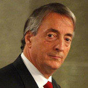 El oficialismo dice que no es incompatible la presidencia de UNASUR  con el escaño de dipuitado que ostenta Kirchner