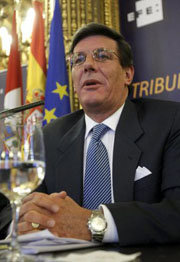 Ministro de Defensa de Perú, Rafael Rey.