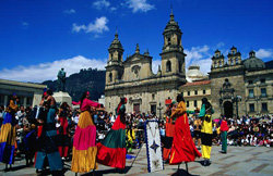 Colombia está considerada como un país mega diverso, en la imagen, festival folklórico en Bogotá

