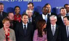 El presidente del gobierno español y de turno de la UE José Luís Rodríguez Zapatero,  junto a los mandatarios de America Latina y el Caribe

