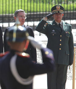 El presidente Uribe y el general Freddy Padilla esta misma semana, en Bogotá

