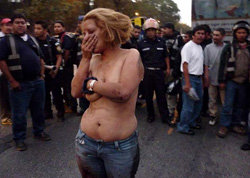Esta mujer escapó con vida al linchamiento en Guatemala, gracias a la intervención de la policía