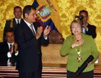 Michelle Bachelet con el presidente de Ecuador, Rafael Correa

