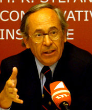José Piñera, hermano del presidente Sebastián Piñera (imagen de archivo)