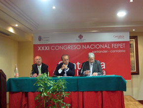 De (i) a (d), Andrés Alonso; Javier López Marcano y Mariano Palacín, presidente de FEPET. (Foto: Francisco Rivero)