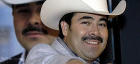 El cantante de narcocorridos Sergio Vega, alias El Shaka