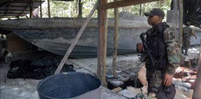 Descubren un "narcosubmarino" abandonado en la frontera con Colombia