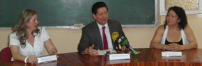 Conferencia de prensa de AESCO. Al centro, Gustavo Fajardo, responsable de los servicios jurídicos de AESCO