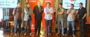 Gastón Acurio (centro) en Bilbao