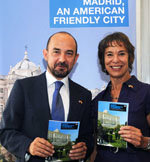  Miguel Ángel Villanueva, y la cónsul general de la Embajada de Estados Unidos en España, Peggy Gennatiempo